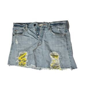 Levi’s Women’s Denim Skirt Size 7 Light Wash Button Fly Distressed Y2K Hem